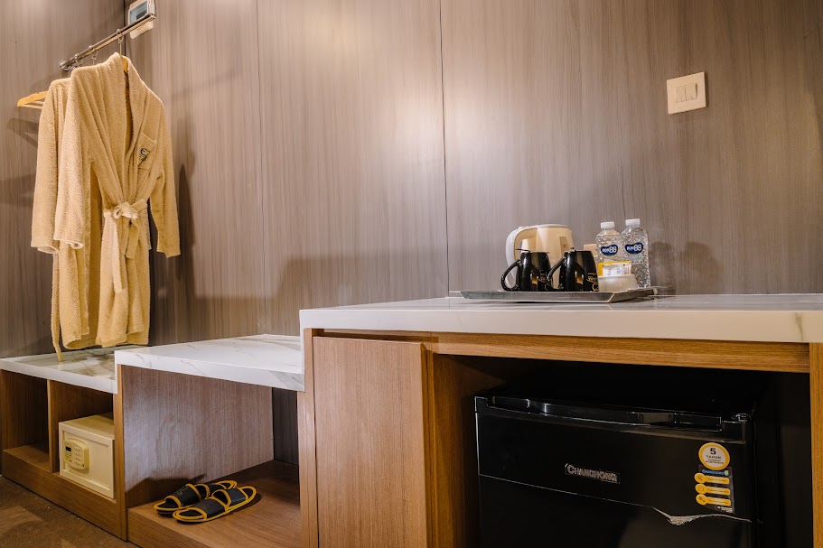 JUNIOR SUITE MINIBAR 212 (7)