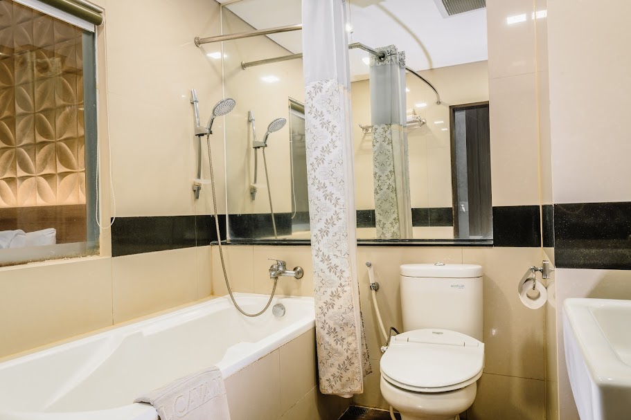 JUNIOR SUITE TOILET 212 (6)